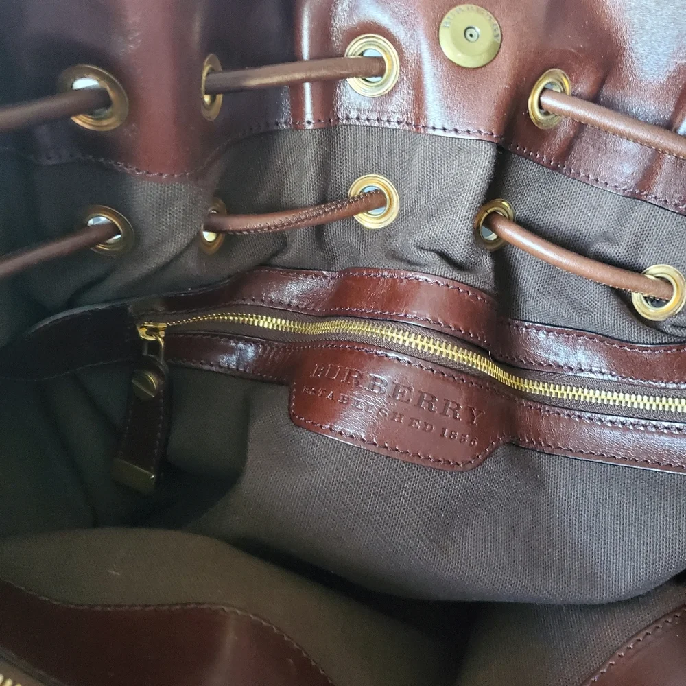 Burberry Large Tote - Picture 5 of 9